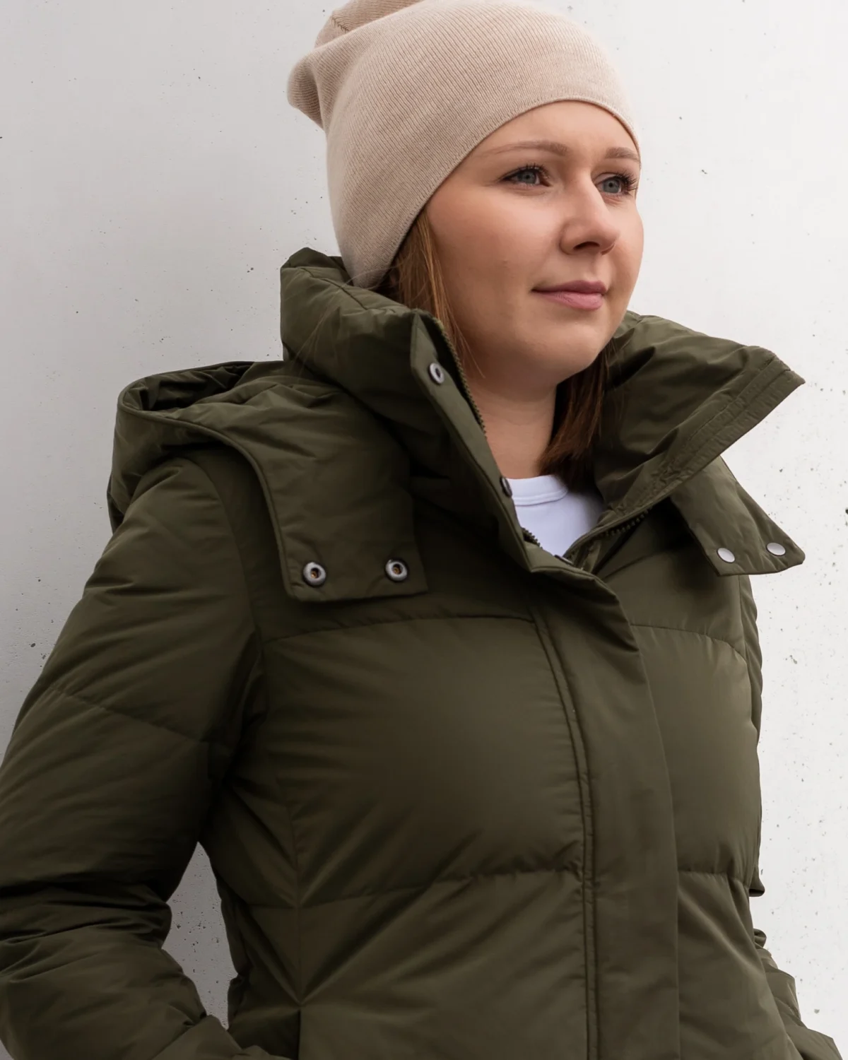 Krótka kurtka puchowa z odpinanym kapturem — Khaki, zdjęcie 6