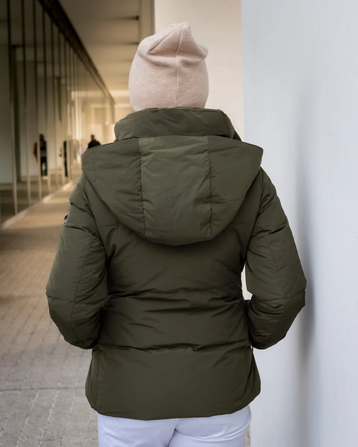 Krótka kurtka puchowa z odpinanym kapturem — Khaki, zdjęcie 3